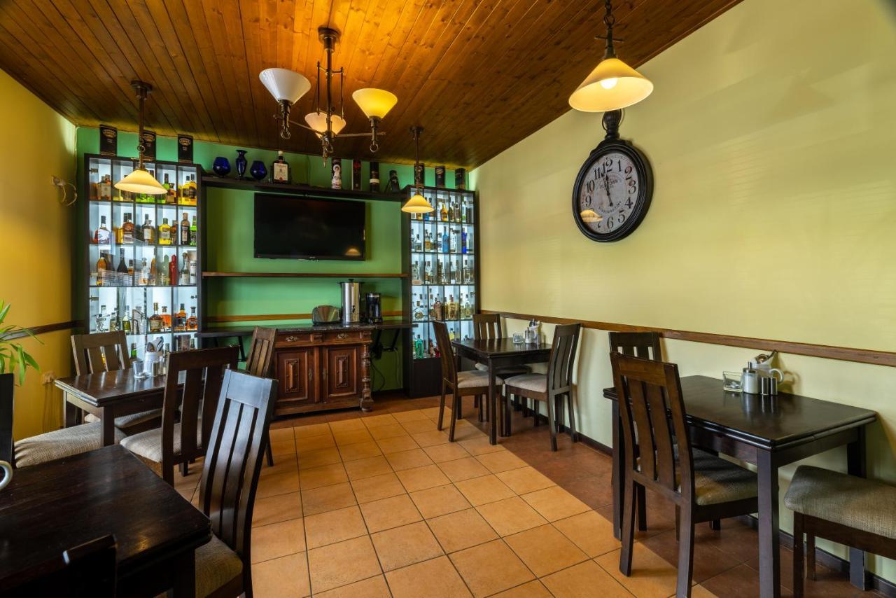 Penzion Rodos - Cafe Прага Экстерьер фото