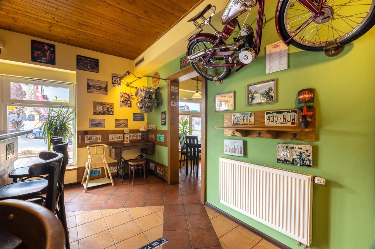Penzion Rodos - Cafe Прага Экстерьер фото