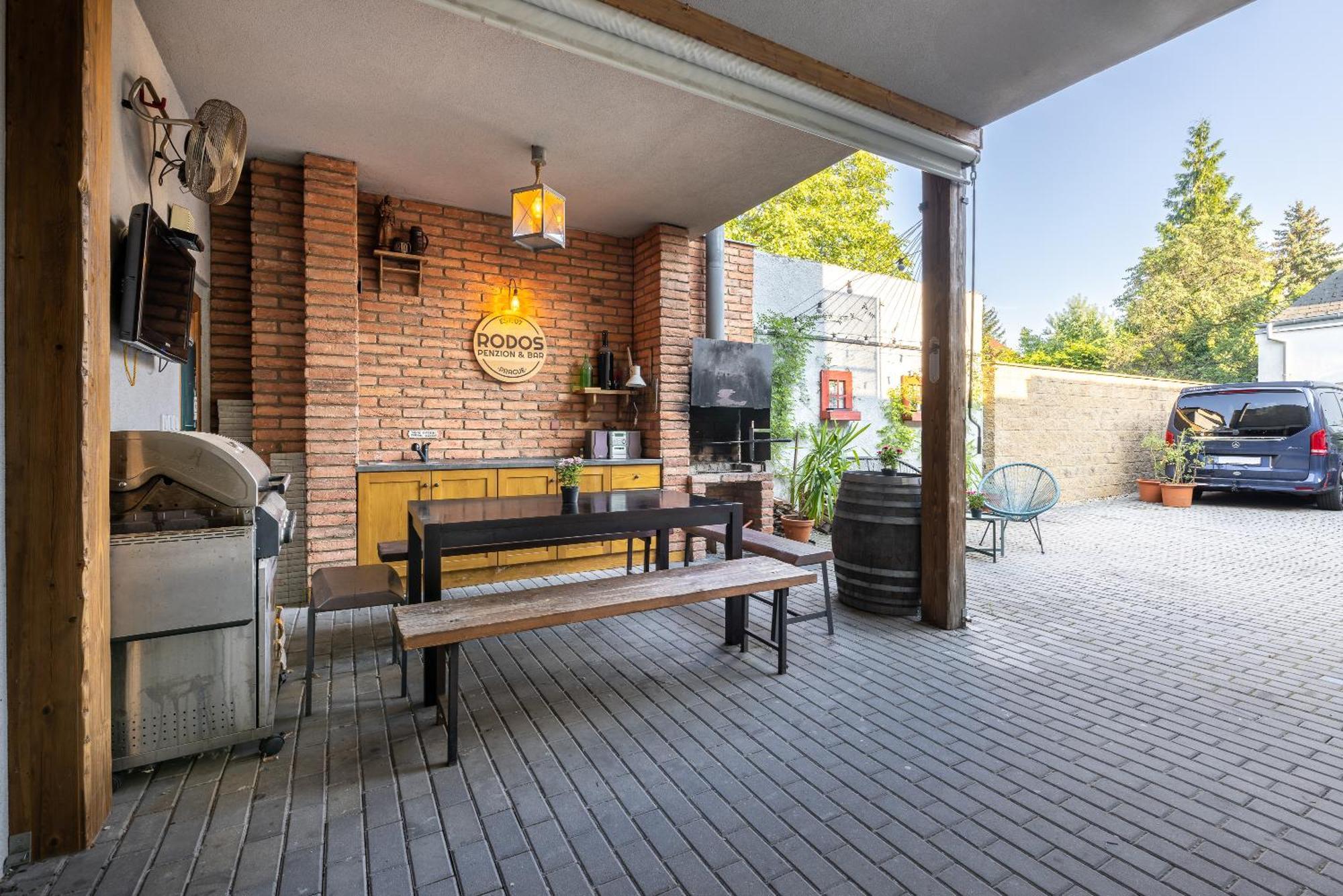 Penzion Rodos - Cafe Прага Экстерьер фото