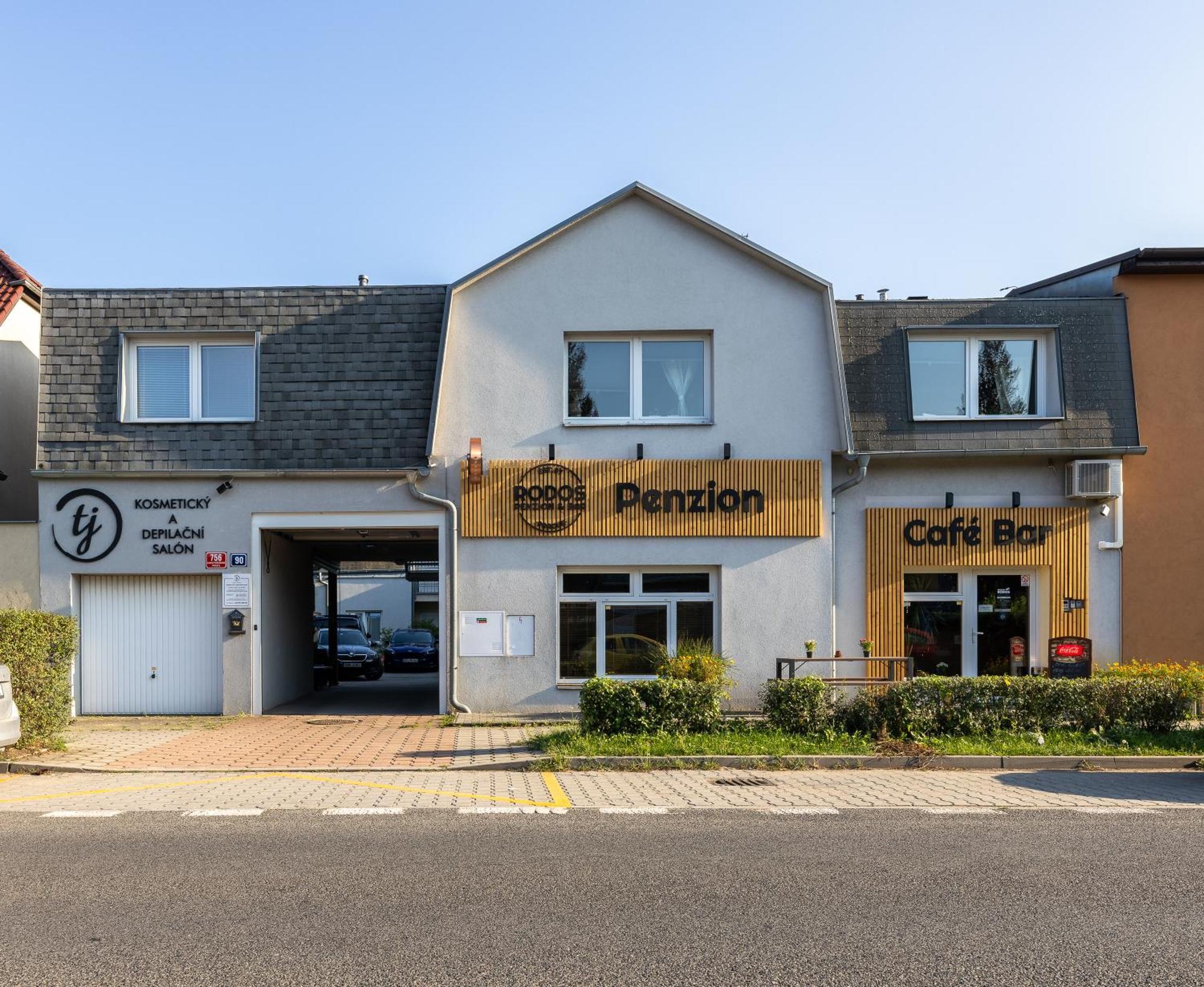 Penzion Rodos - Cafe Прага Экстерьер фото